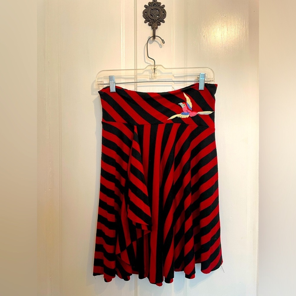 Striped Knit Skirt With Embroidered Parrot Detail (M)